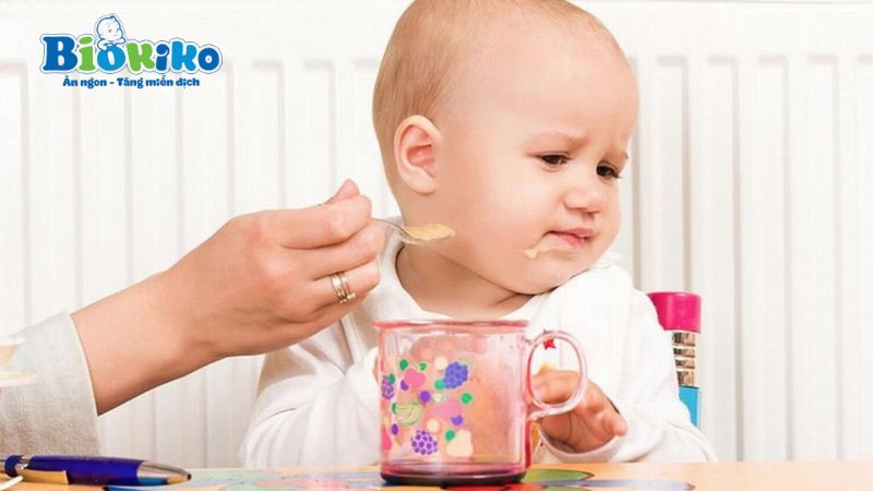 đâu là những dấu hiệu biếng ăn sinh lý ở trẻ